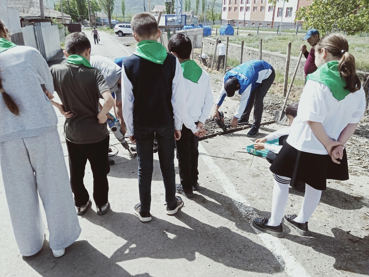 Сегодня в нашей школе прошел ряд мероприятий, посвященных Празднику весны и труда – 1 мая..